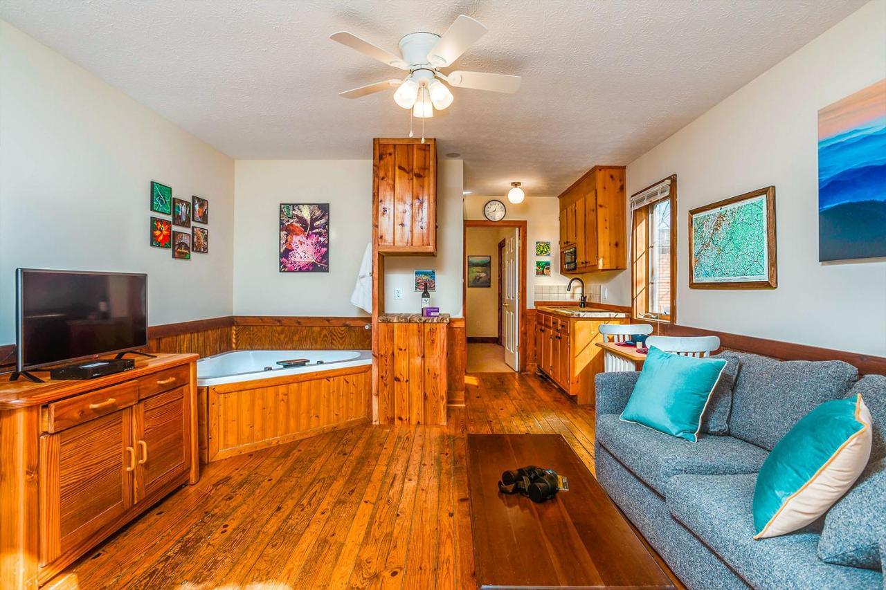Love Ridge Mountain Lodging Lyndhurst Εξωτερικό φωτογραφία