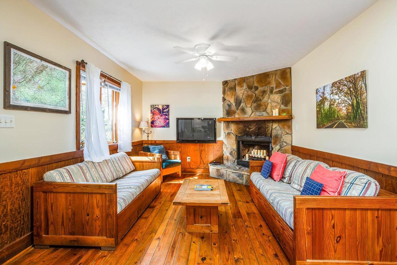 Love Ridge Mountain Lodging Lyndhurst Εξωτερικό φωτογραφία