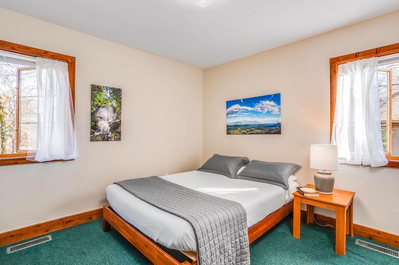 Love Ridge Mountain Lodging Lyndhurst Εξωτερικό φωτογραφία