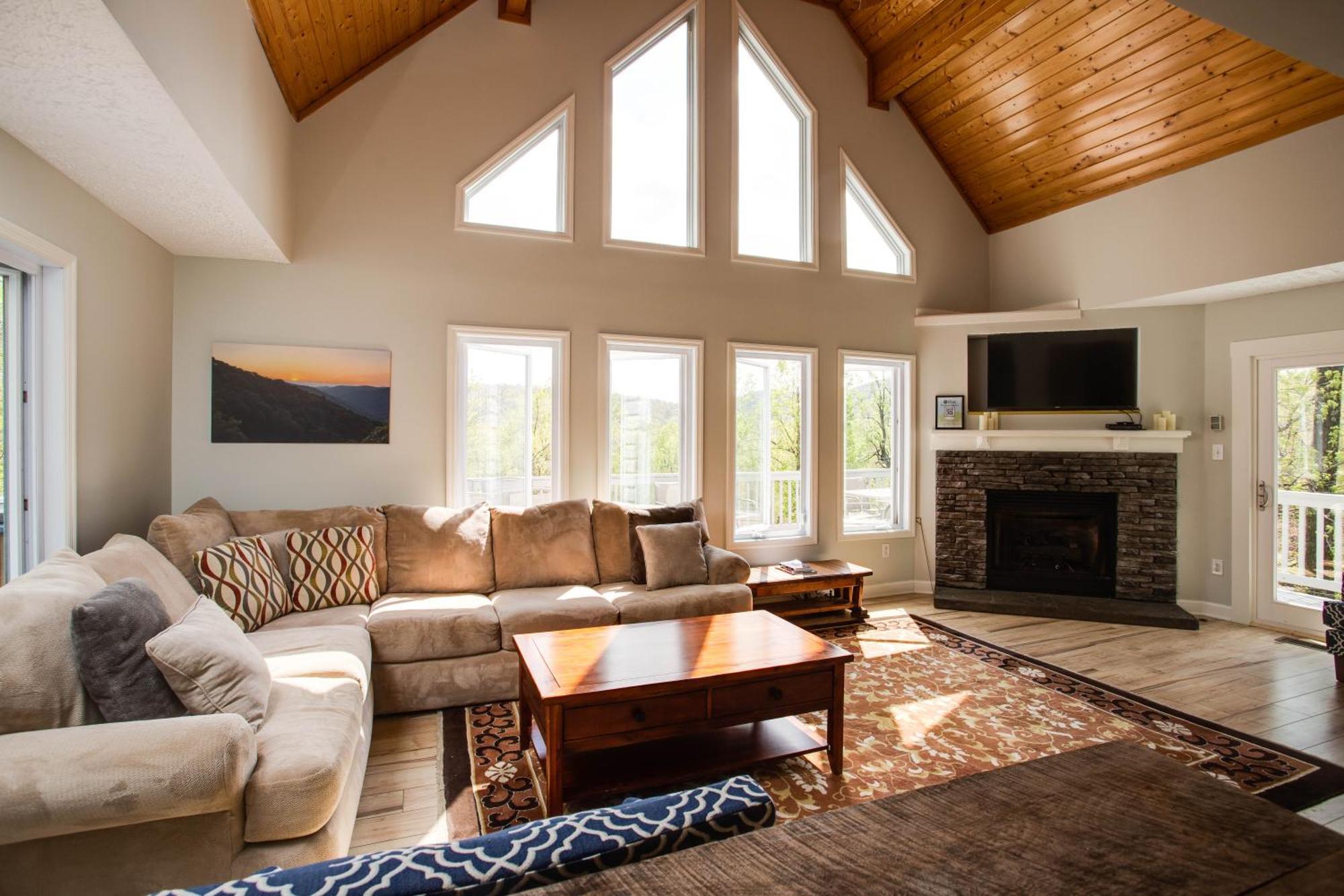 Love Ridge Mountain Lodging Lyndhurst Εξωτερικό φωτογραφία
