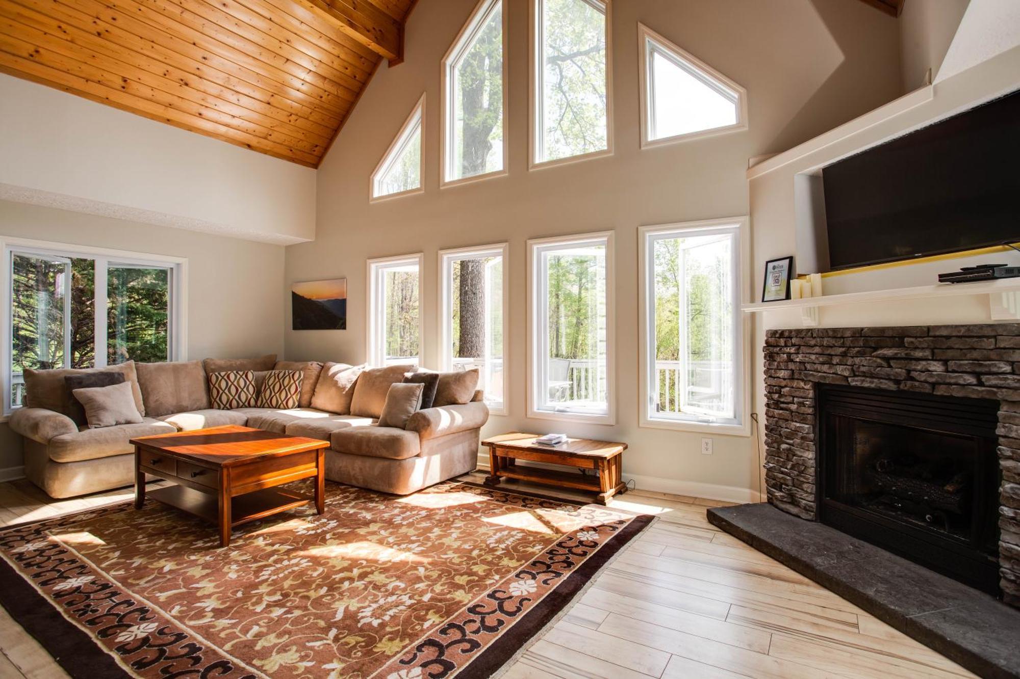 Love Ridge Mountain Lodging Lyndhurst Εξωτερικό φωτογραφία