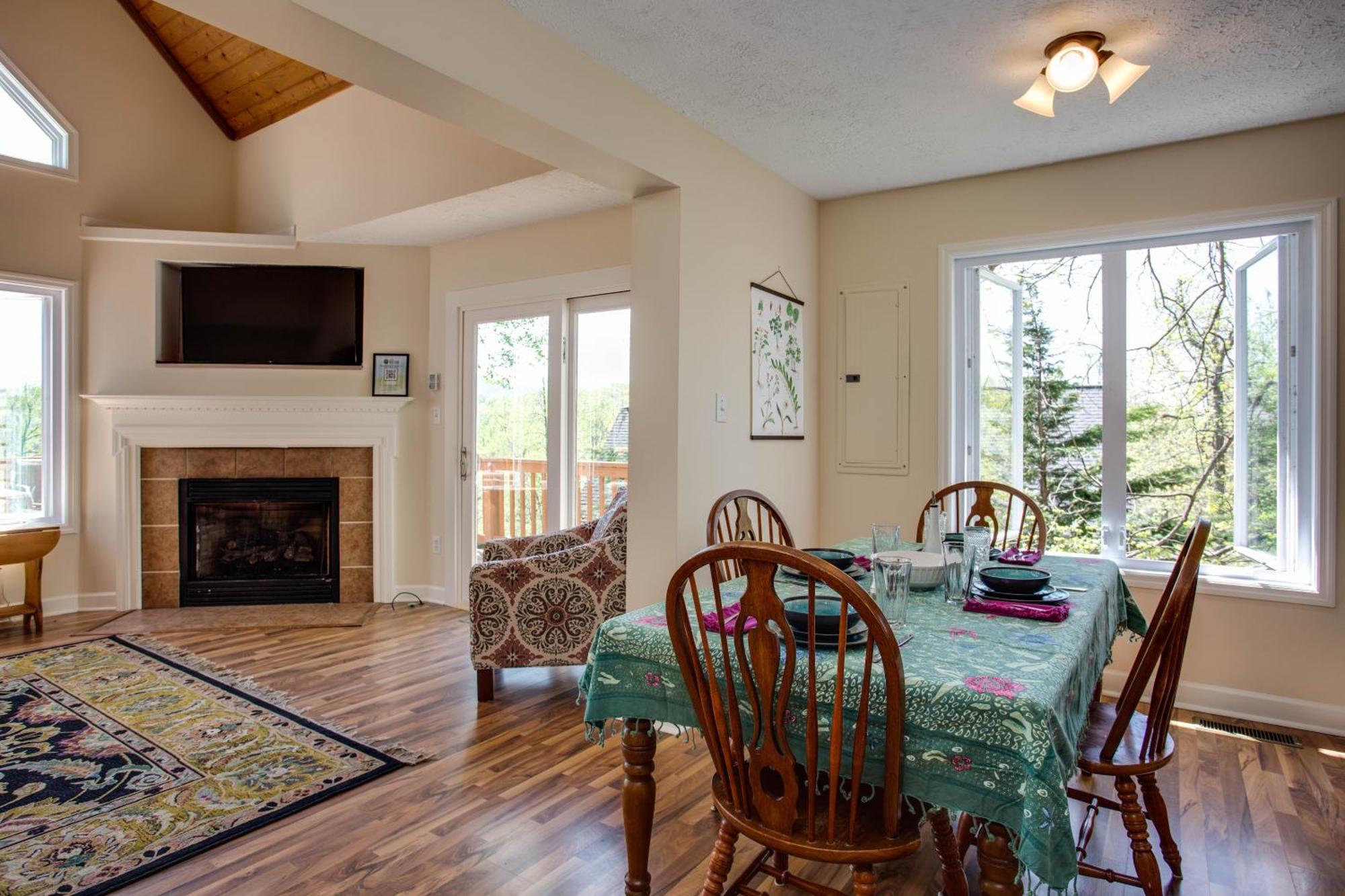 Love Ridge Mountain Lodging Lyndhurst Εξωτερικό φωτογραφία