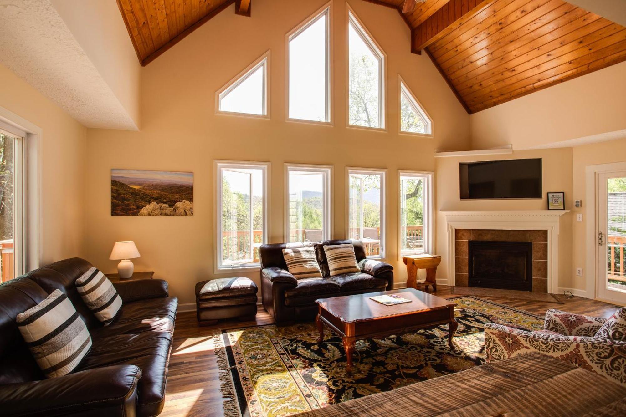 Love Ridge Mountain Lodging Lyndhurst Εξωτερικό φωτογραφία