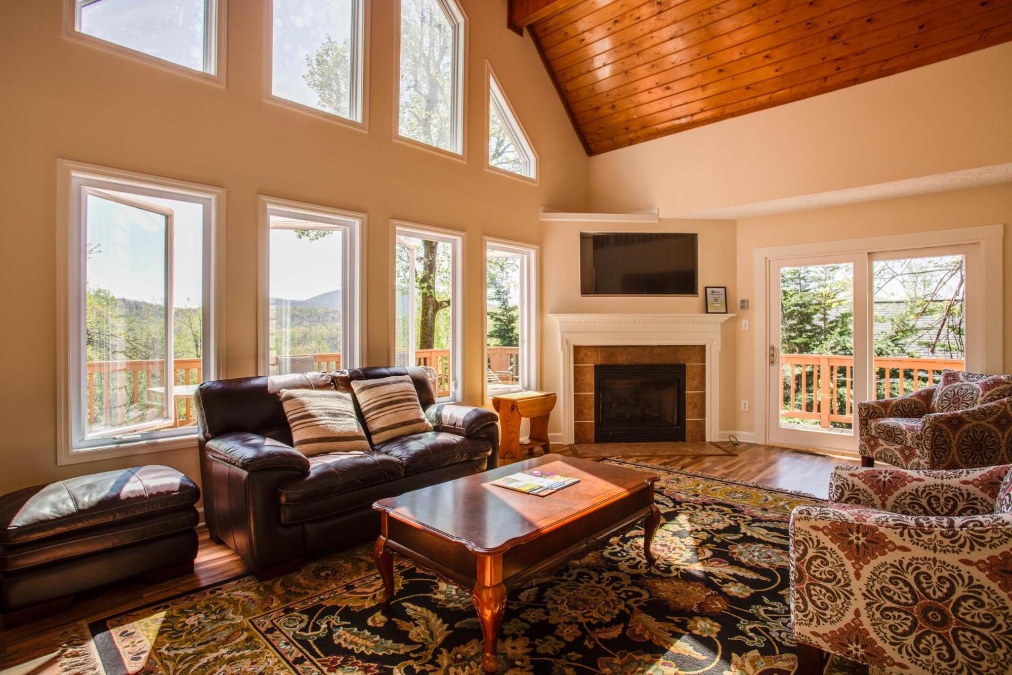 Love Ridge Mountain Lodging Lyndhurst Εξωτερικό φωτογραφία